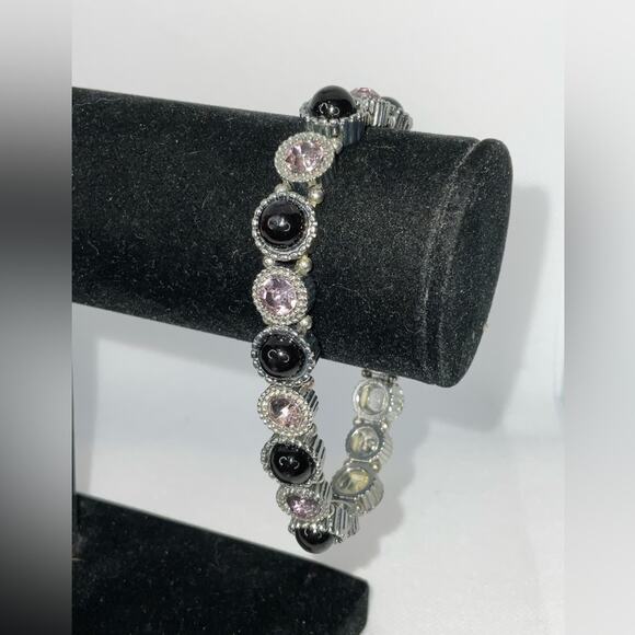 SILVER TONE PURPLE BLACK CRYSTAL RHINESTONE STRETCHY BRACELET - Picture 1 of 10